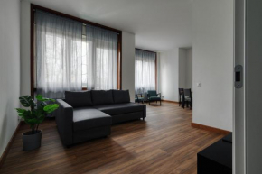 JOIVY Chic 3-Bed Flat Near Colonne di San Lorenzo